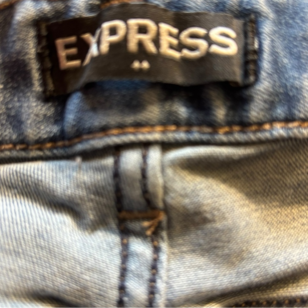 Express Women's Ultimate Stretch Blue Jean Shorts Distressed Low Rise Size 2 - Picture 4 of 6